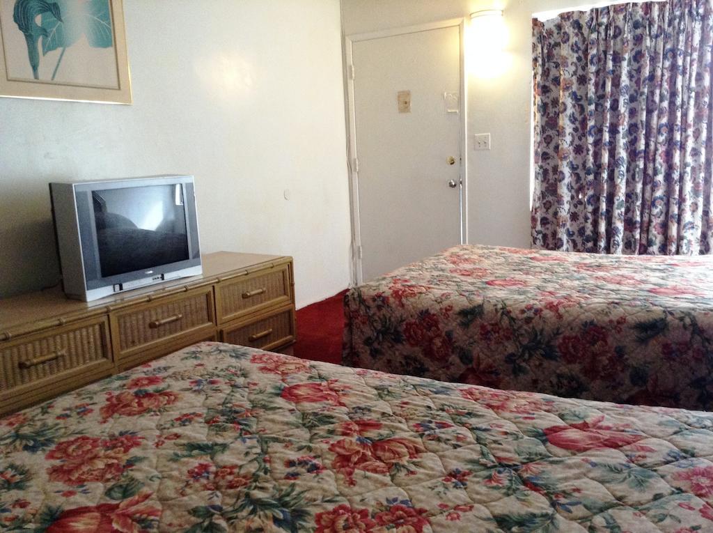 Beachwood Motel Oceanside Room photo